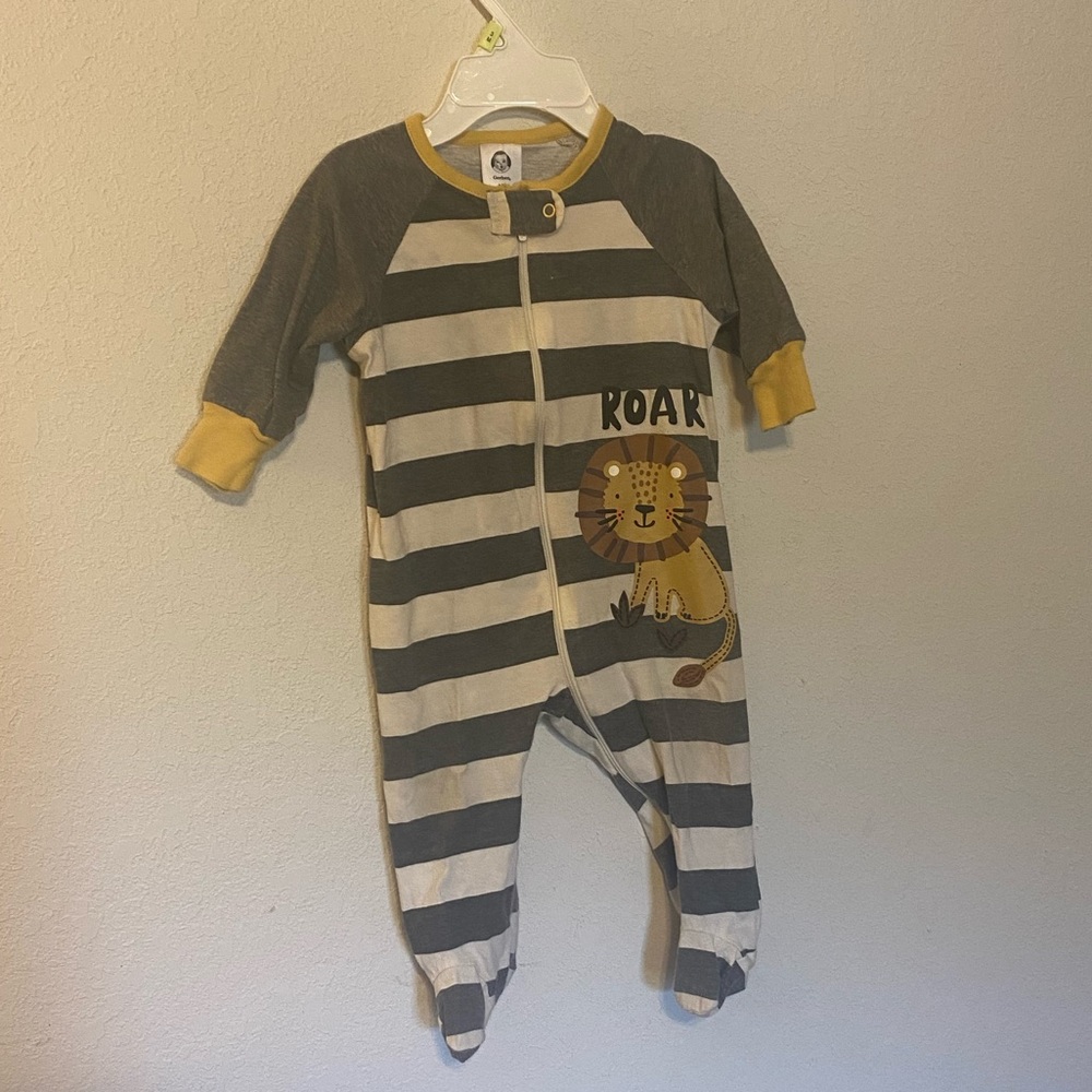 COPY - 8 Baby sleepers 3-6 months